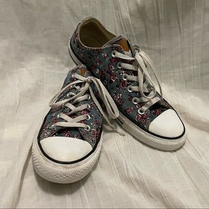 Chuck Taylor low top all star rose pattern converse